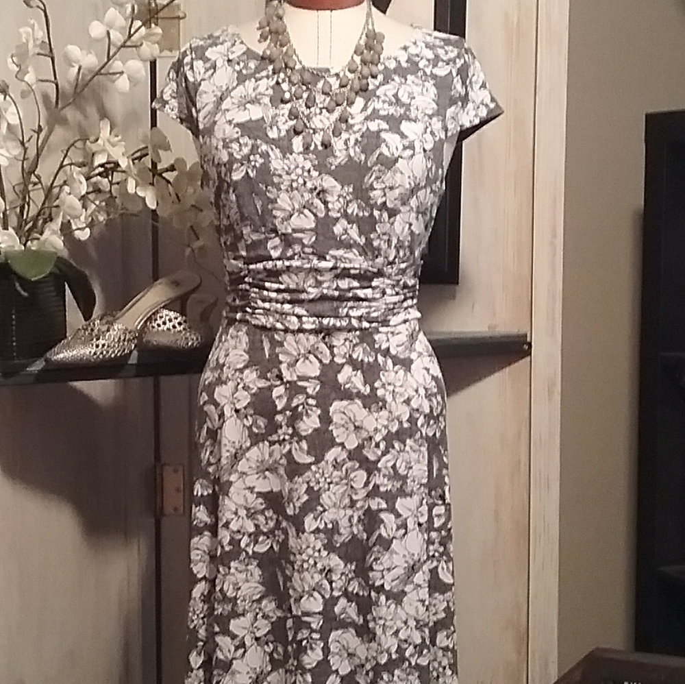 Connected | Dress - Picture 10 of 16